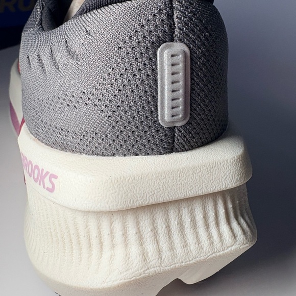 Brooks Glycerin max 2. Women's Athletic Shoes size 8.5 in Gray and Pink - Picture 11 of 16